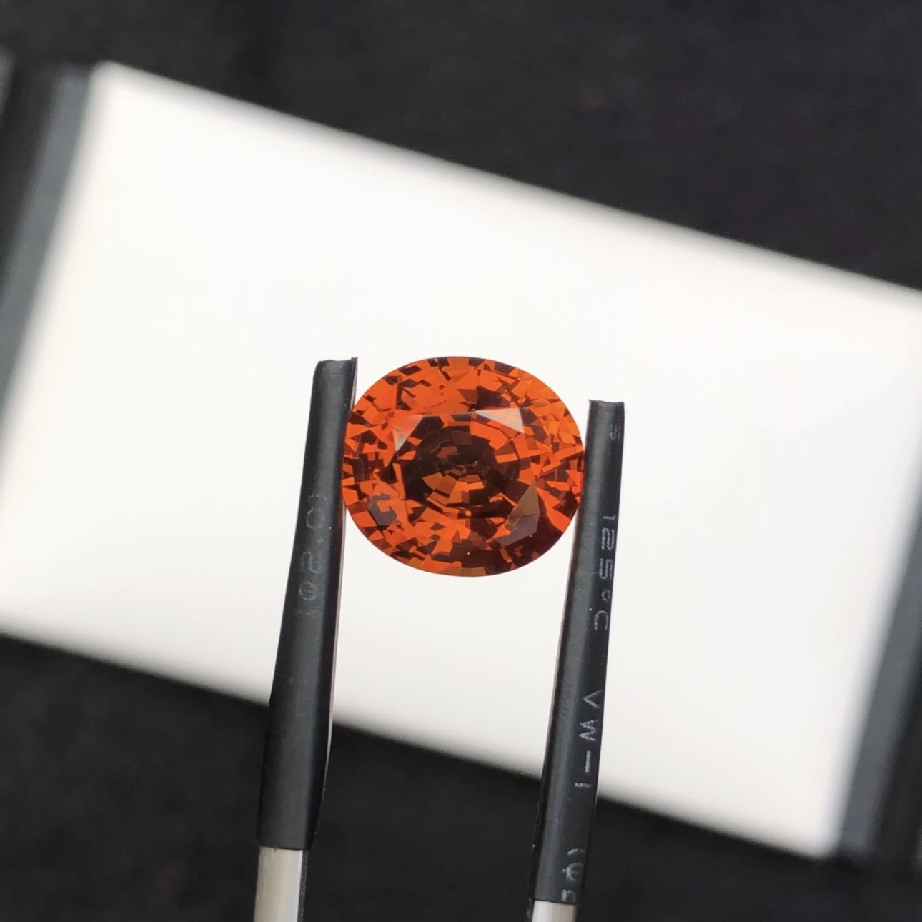 5.75ct Natural Vivid Orange Sapphire Oval Shape — view 8
